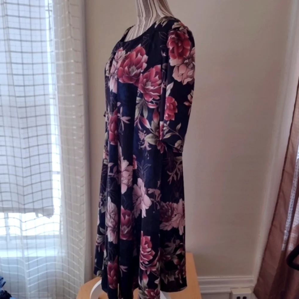 Roz & Ali Floral Midi Dress w/ Exposed Back Zipper Size 24 - Picture 3 of 9